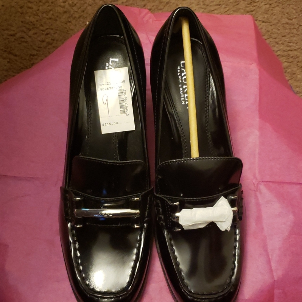 Shoe - Picture 3 of 7